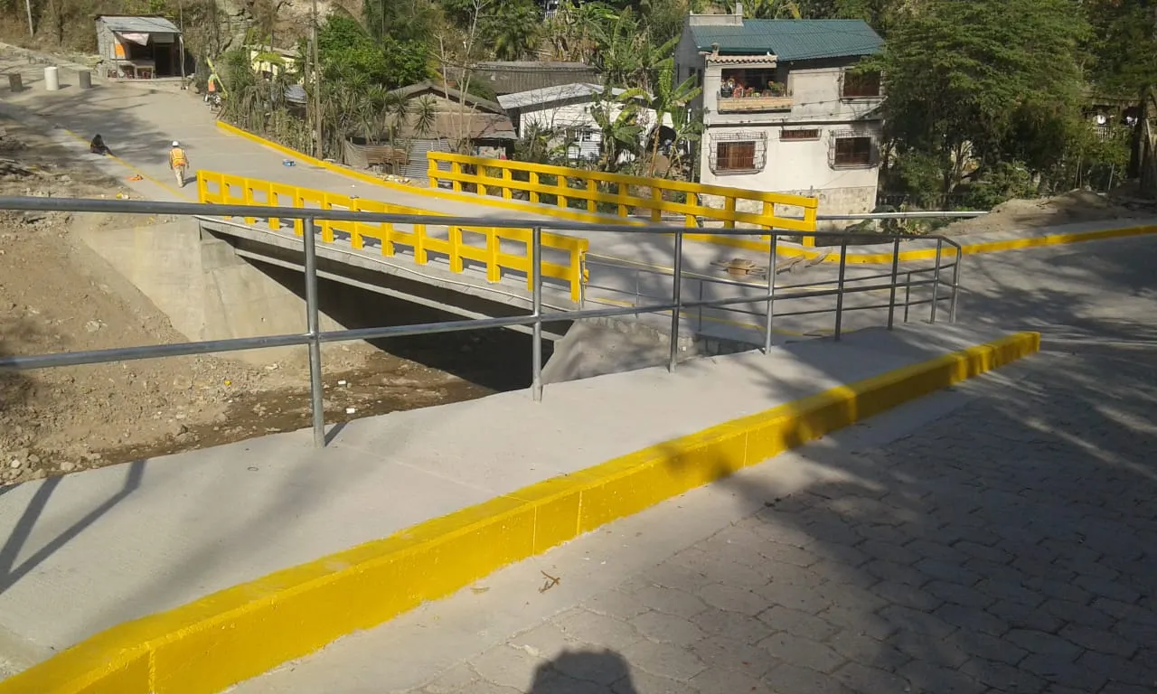 Construcción de Puente "Clavos de Oro" sobre quebrada Sesesmil