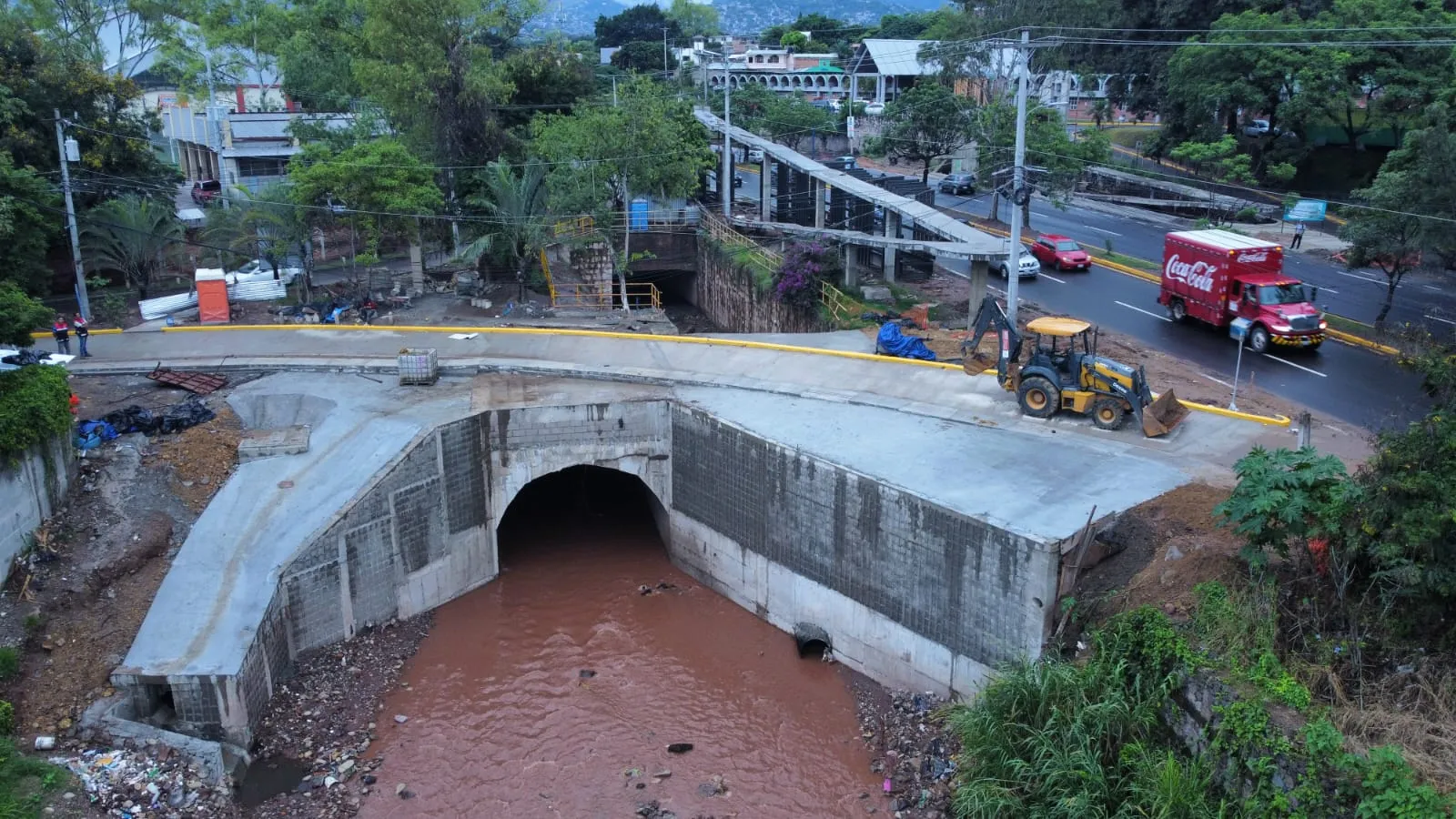 Rehabilitación de Bóveda Col. Las Colinas UPNFM y Reconstrucción de Acceso Vial BLVR. FFAA